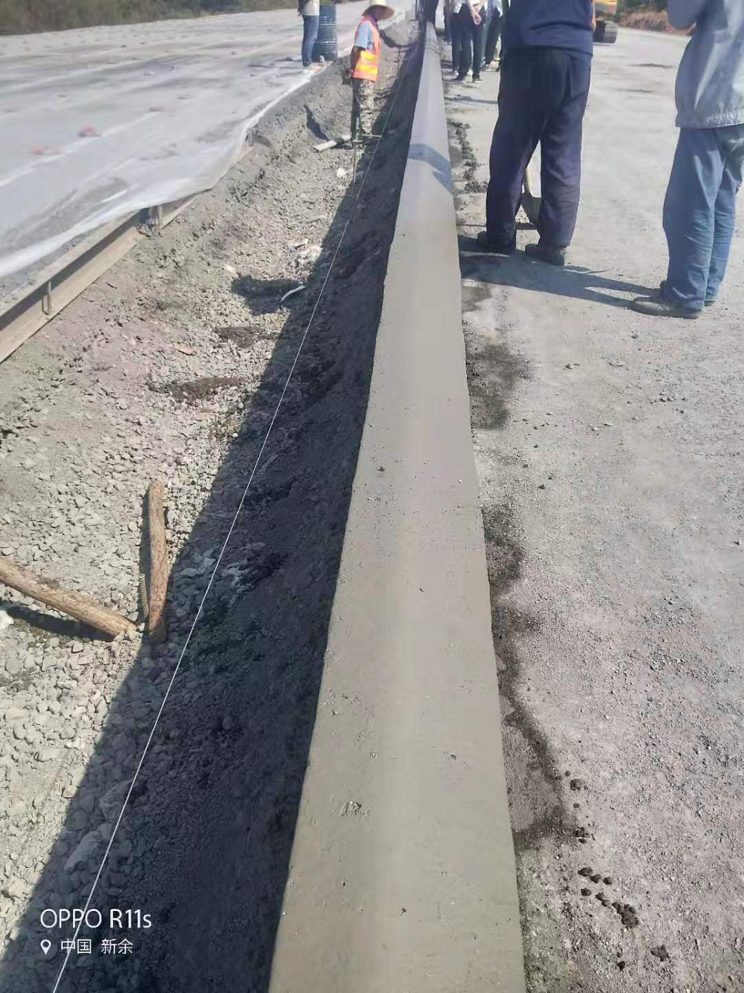 水泥混凝土路緣石滑模機實用嗎？
